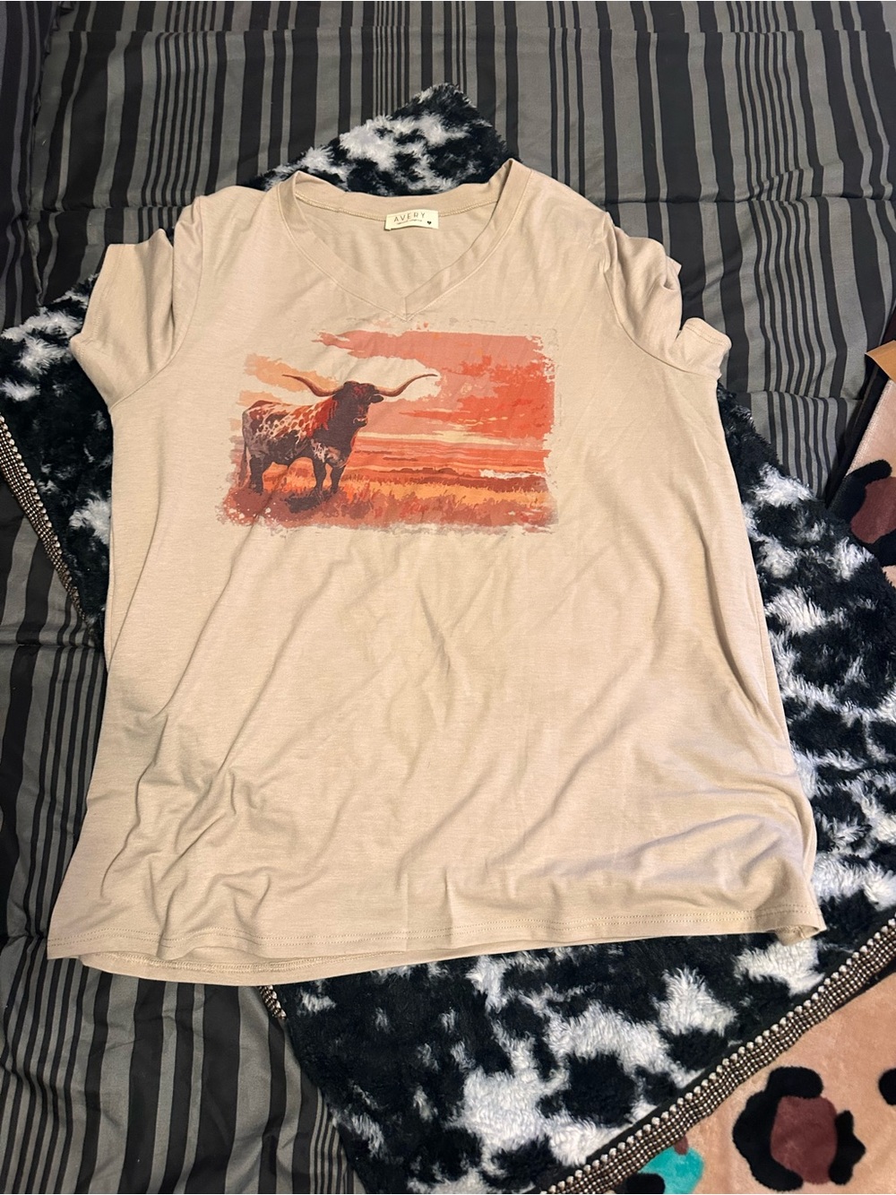 Graphic Longhorn Tee in Light Tan